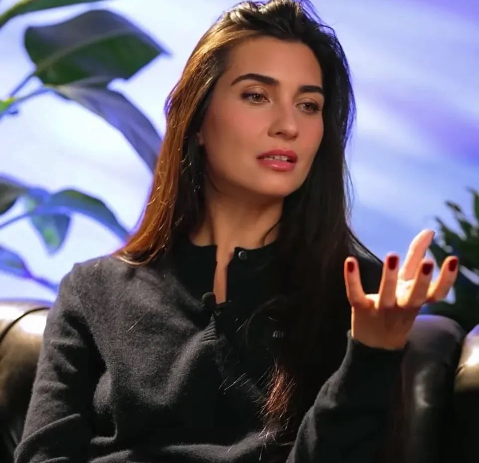 Essa mulher incrível e talentosa né encanta em cada projeto
#TubaBüyüküstün 
Minha rainha inigualável