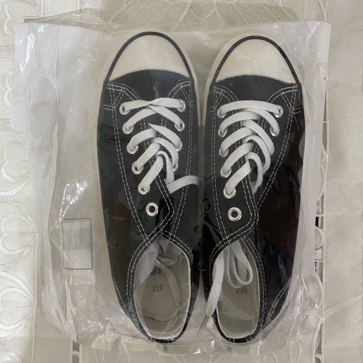 chaewinvibe's tweet photo. wts lfb ph

spao korea black canvas shoes - ₱350

- brand new
- size 220 / us 5 / eu 35
- payo / 1 week dop
- j&amp;t, ggx or sdd

# sneakers converse dupe korean brand kpop https://t.co/Vjb2fFUMfr
