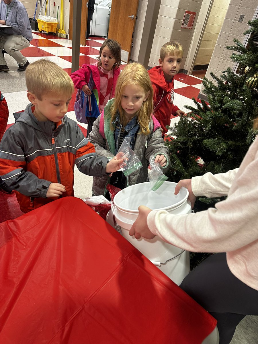 The race is ON in Coin Wars! 🪙🔥
1st grade + Kindergarten are out front—can anyone catch them?!
Let’s keep filling those buckets for @9United! ❤️💚