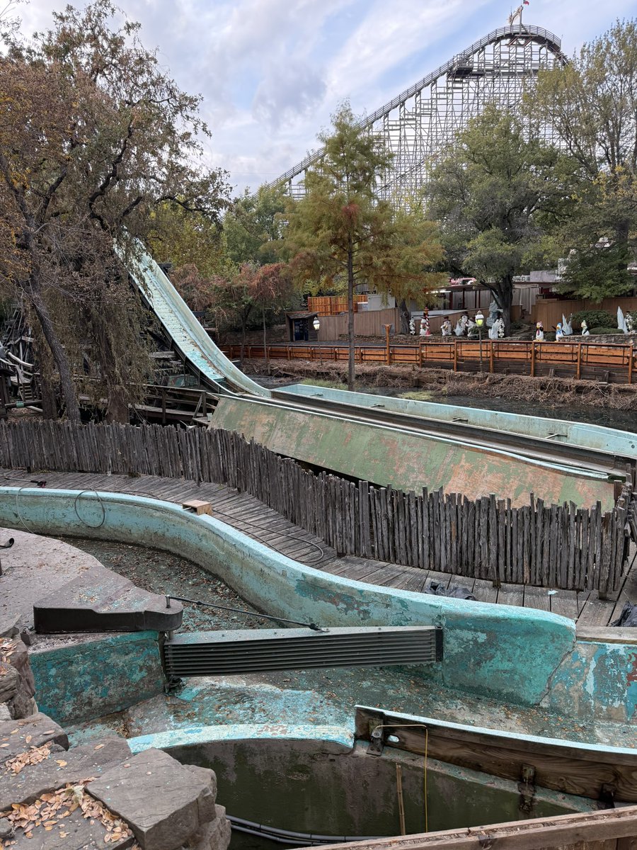 Historic Flume #1 refurbishment has begun!! <a href="/SixFlagsOverTX/">Six Flags Over Texas</a>