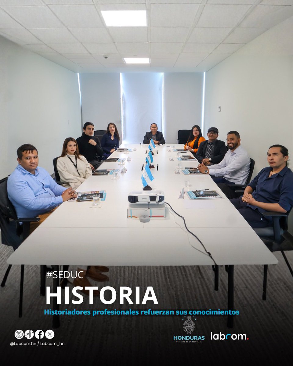 Labcom_HN's tweet image. 📚✨ Profesionales de la carrera de 𝐇𝐢𝐬𝐭𝐨𝐫𝐢𝐚 se llevan una experiencia inolvidable desde la Casa Presidencial 🏛️

#Labcom #CasaPresidencial