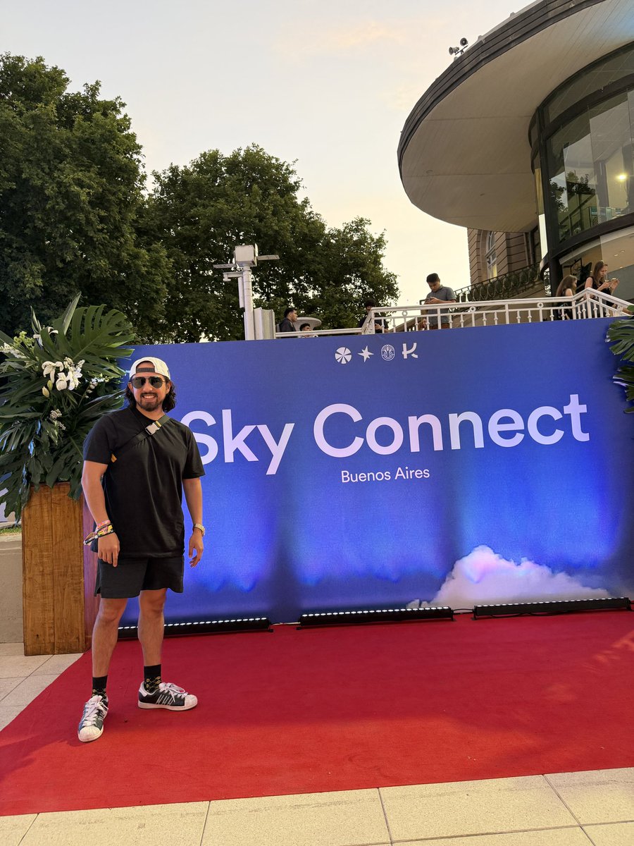 cryptomata_'s tweet image. Llegamos al Side Event de @SkyEcosystem 

A quien veo aquí ?