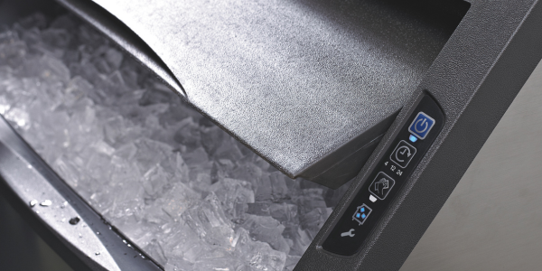 Oz_Hospitality's tweet image. 🍸🧊Whether it’s perfect cubes for #cocktails, flakes for fresh displays, or nuggets for blended drinks, Manitowoc has a model designed to suit your space and service style. ow.ly/A5Ef50XtQ88

#IceMachine #hospitalityindustry #icemachineservice