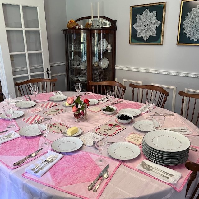 #LineByLineTime,
Good evening to our #WritingCommunity friends. Gather 'round the table and introduce yourself.

Tell us about a good thing that happened today.