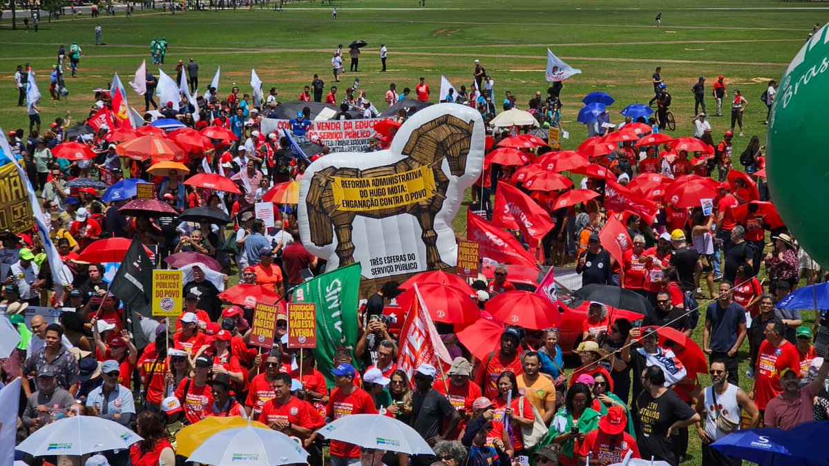 condsef's tweet image. Profissionais do serviço público são servidores do bem-estar coletivo, e sua dedicação é essencial para o funcionamento eficiente do país #ServiçoPúblicoÉDireito #BandidosnaRefAdministrativa