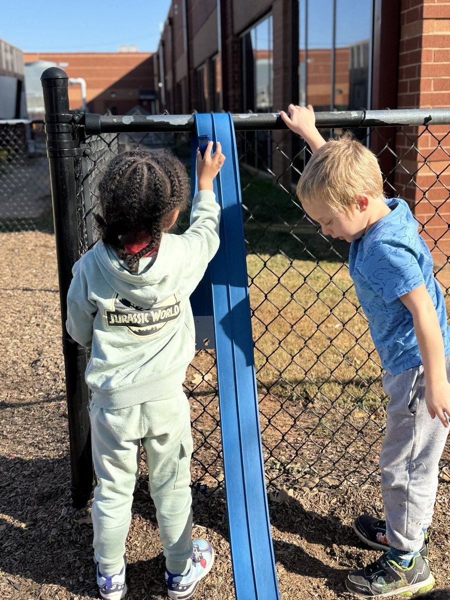 RCPS_EarlyLearn's tweet image. “When science class turns into a racetrack… students race to understand force and gravity!”
#stem #pat #dph #playgroundscience