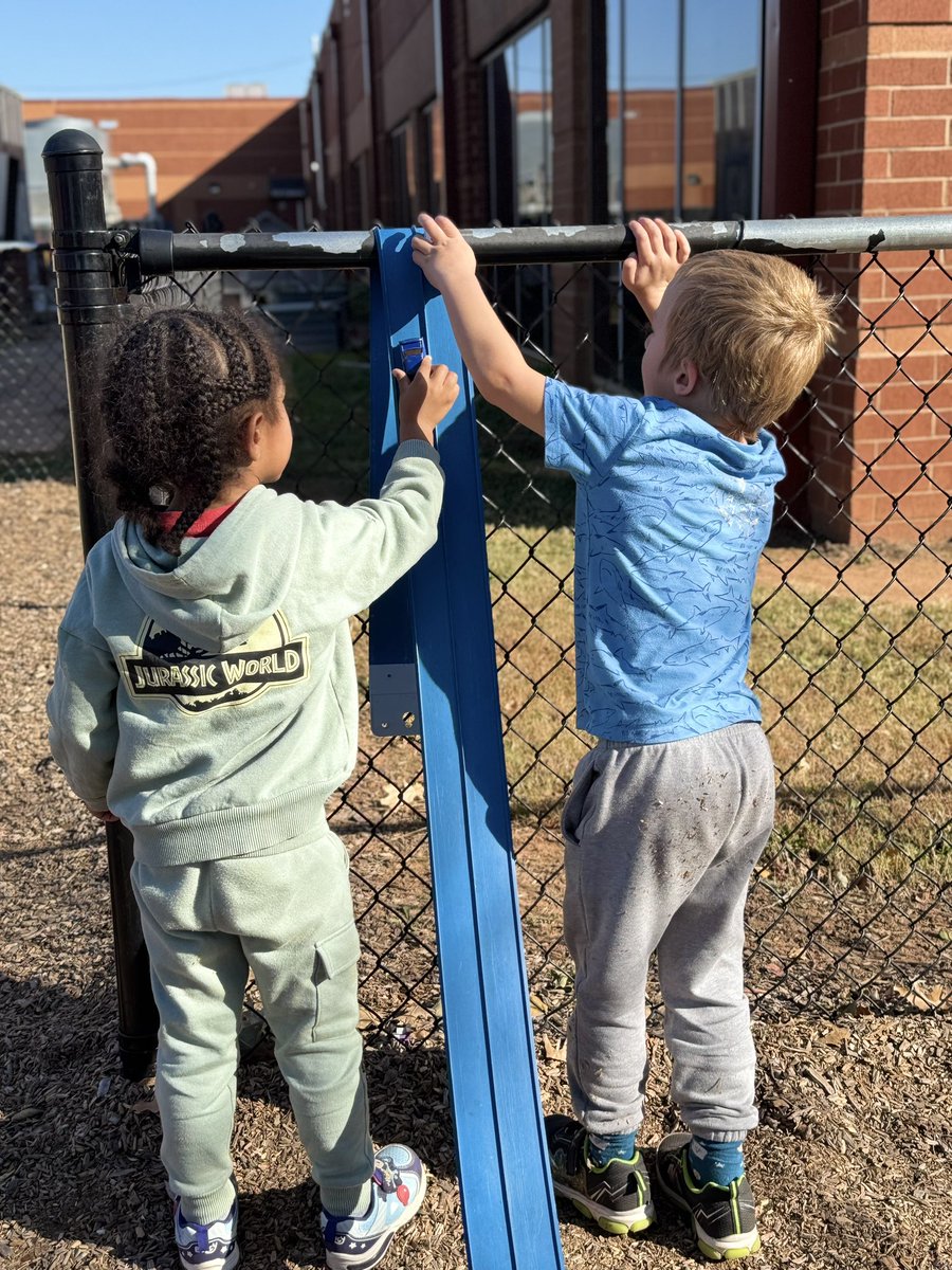 RCPS_EarlyLearn's tweet image. “When science class turns into a racetrack… students race to understand force and gravity!”
#stem #pat #dph #playgroundscience