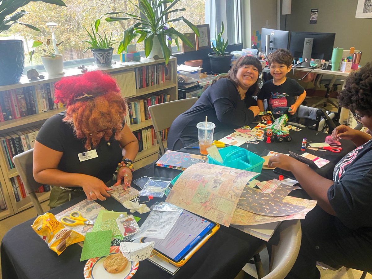 govista's tweet image. Unplugging to get creative! Students explore junk journaling as part of International Education Week 🌍✨
#InternationalEducationWeek #JunkJournaling #Unplugging