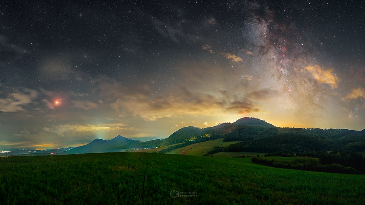 ZorzStudios's tweet image. Blood Moon photos: the total #LunarEclipse of September 2025: zorz.it/TcoUf 

#SoumyadeepMukherjee #astrophotography #TotalLunarEclipse #GrandestSpectacles #sky #TheMoon #photographers #LightPollution #BloodMoon