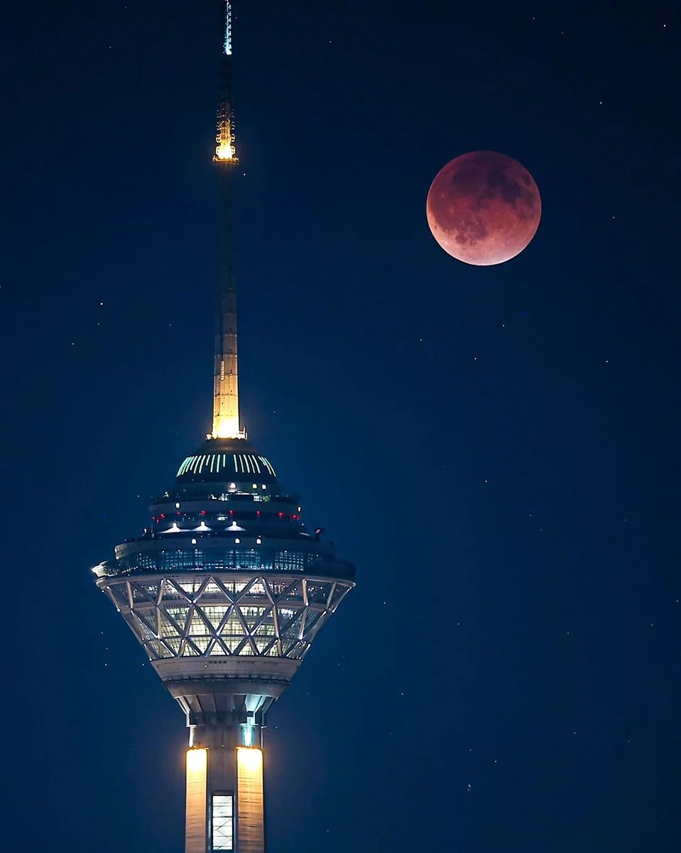 ZorzStudios's tweet image. Blood Moon photos: the total #LunarEclipse of September 2025: zorz.it/TcoUf 

#SoumyadeepMukherjee #astrophotography #TotalLunarEclipse #GrandestSpectacles #sky #TheMoon #photographers #LightPollution #BloodMoon