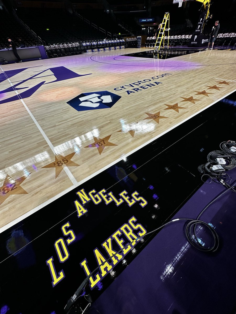 mcten's tweet image. New court for the Lakers tonight.