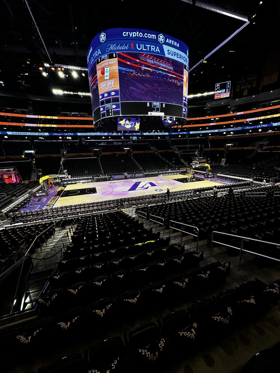 mcten's tweet image. New court for the Lakers tonight.