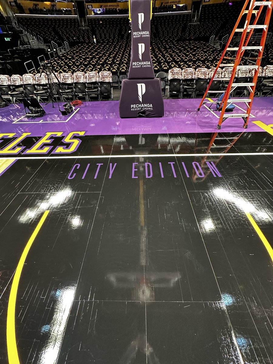 mcten's tweet image. New court for the Lakers tonight.