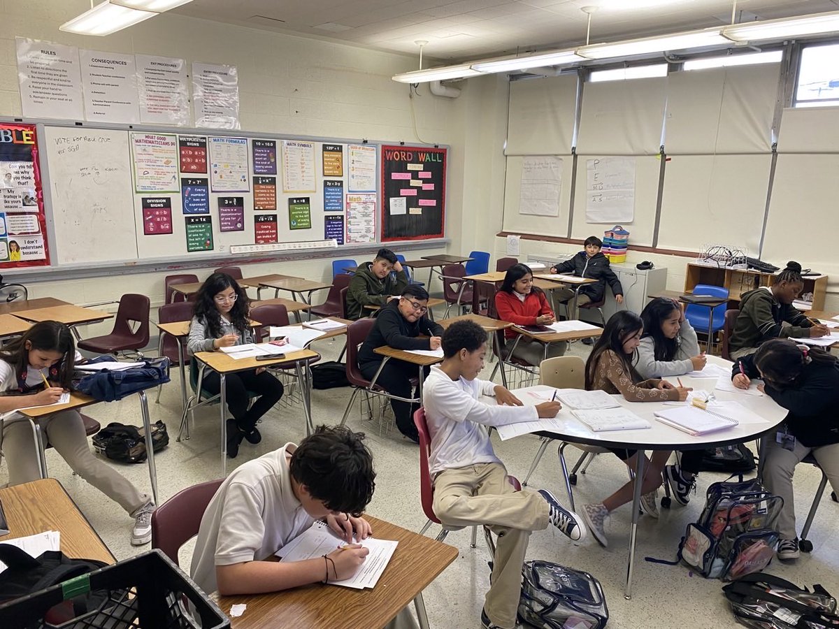 Stockard_ms's tweet image. After-school tutoring… wow! We are seeing amazing participation from both teachers and students on our campus. #RegionIVSayNoMore #OneTeamOneDream @EDAmaya04 @SHussainDISD