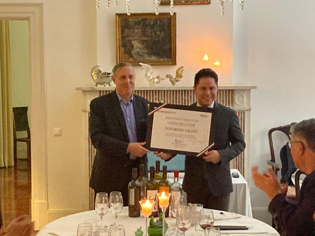 BrunoBFigueroa's tweet image. 2/2
Con #GastronomíaMexicana, la experiencia mostró evolución, calidad y diversidad, abrió posibilidades de #Maridaje con la cocina portuguesa y destacó el potencial del #VinoMexicano para el #Enoturismo. 

@SRE_mx @SECTUR_mx @SE_mx @secturebc @QroTravel @turismogobgente