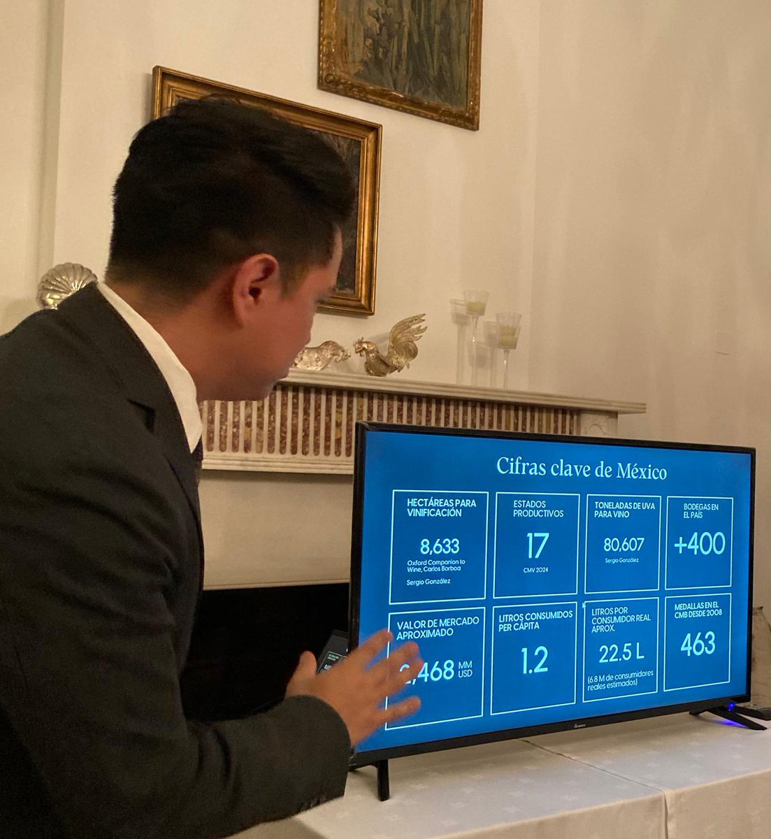 BrunoBFigueroa's tweet image. Hecho en México! Presentación de 6 vinos de Baja California, Coahuila  y Querétaro y Aguascalientes, dirigida por el sommelier mexicano Iván Misael Galván a sommeliers, enólogos, productores y periodistas 🇵🇹, entre otros, para descubrir etiquetas premiadas del #VinoMexicano 1/2