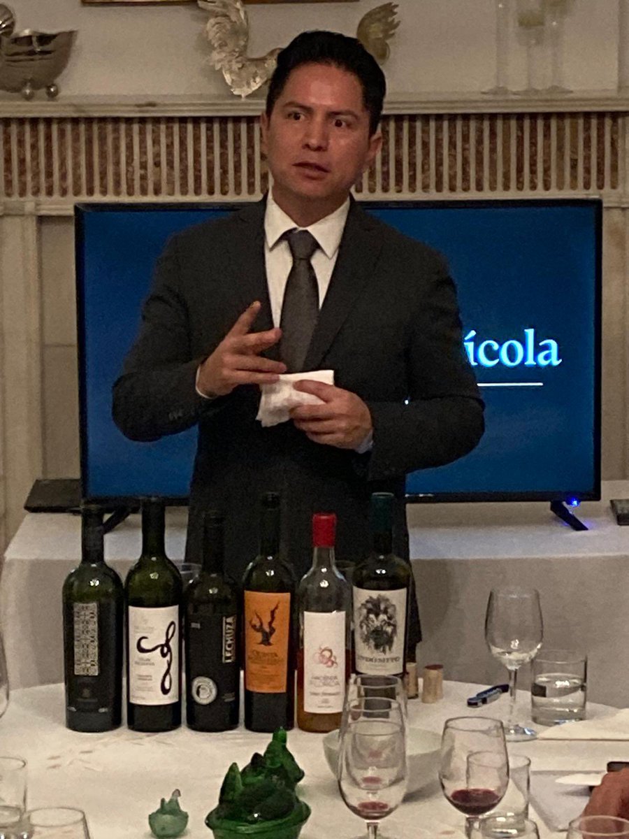 BrunoBFigueroa's tweet image. Hecho en México! Presentación de 6 vinos de Baja California, Coahuila  y Querétaro y Aguascalientes, dirigida por el sommelier mexicano Iván Misael Galván a sommeliers, enólogos, productores y periodistas 🇵🇹, entre otros, para descubrir etiquetas premiadas del #VinoMexicano 1/2