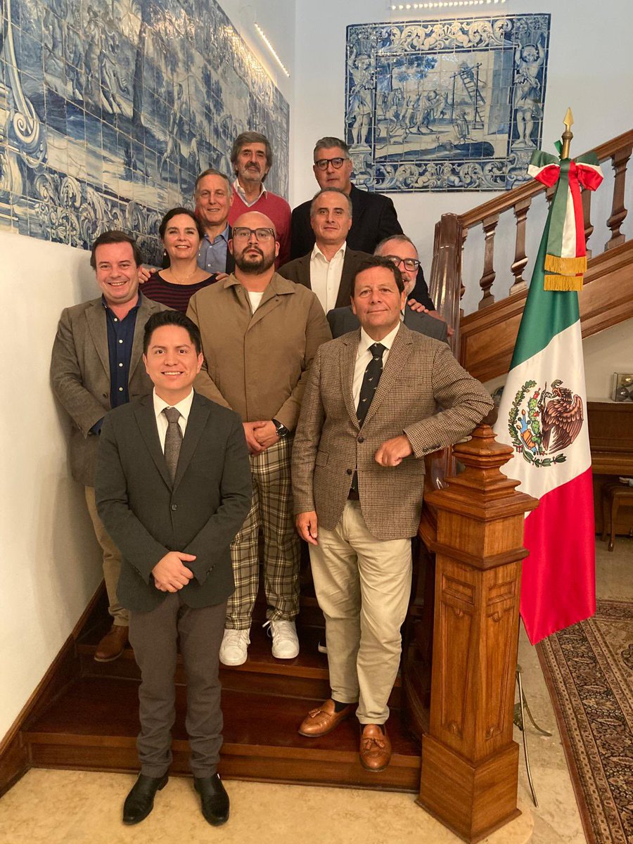 BrunoBFigueroa's tweet image. Hecho en México! Presentación de 6 vinos de Baja California, Coahuila  y Querétaro y Aguascalientes, dirigida por el sommelier mexicano Iván Misael Galván a sommeliers, enólogos, productores y periodistas 🇵🇹, entre otros, para descubrir etiquetas premiadas del #VinoMexicano 1/2