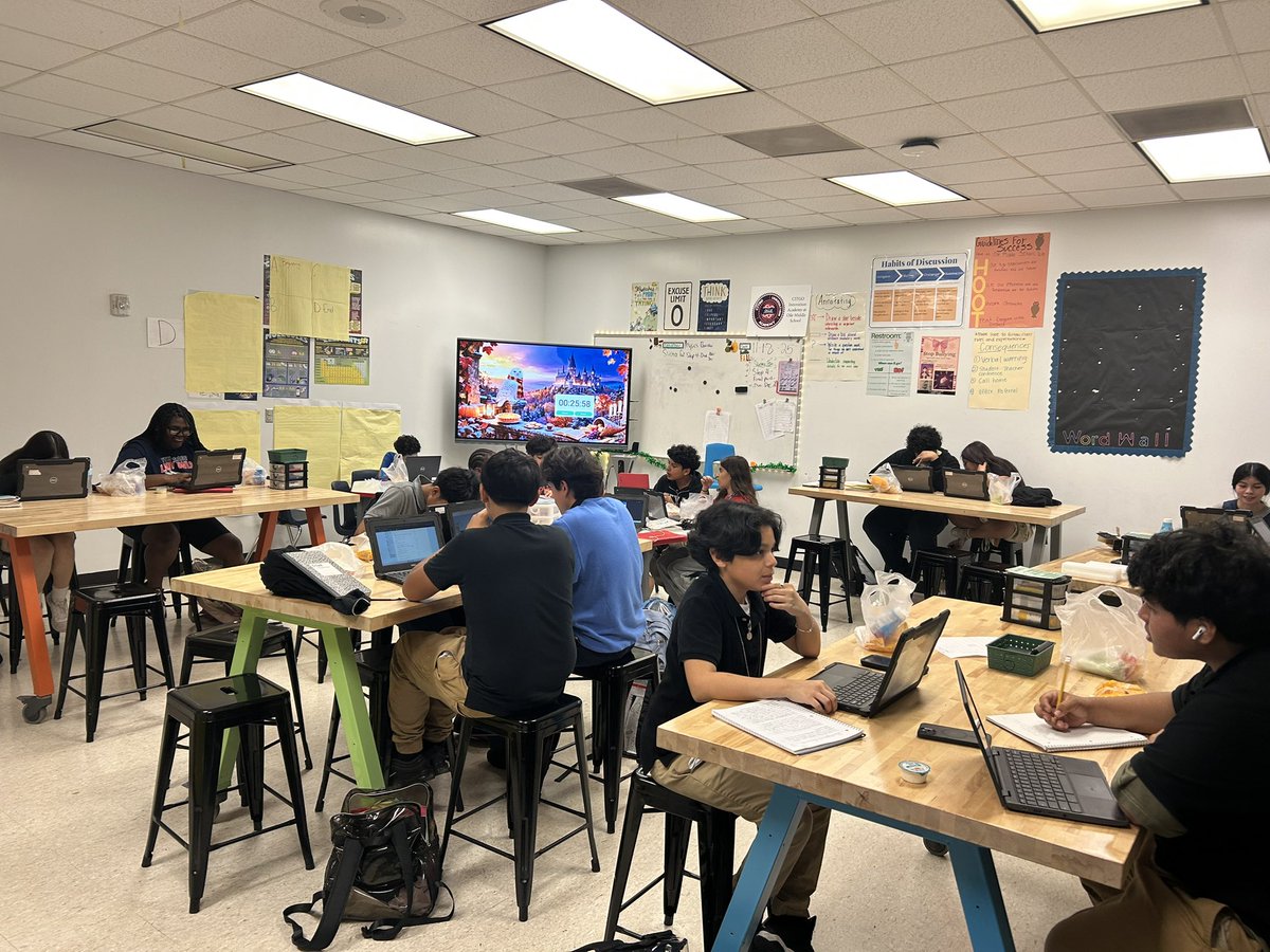 alyssa_browning's tweet image. Full house for Science Fair tutorials these past two days! Students are busy typing up their reports and setting up their Tri-Folds for our upcoming school Science Fair! 🔬🧪🧑‍🔬 #Scientists #Sciencefair