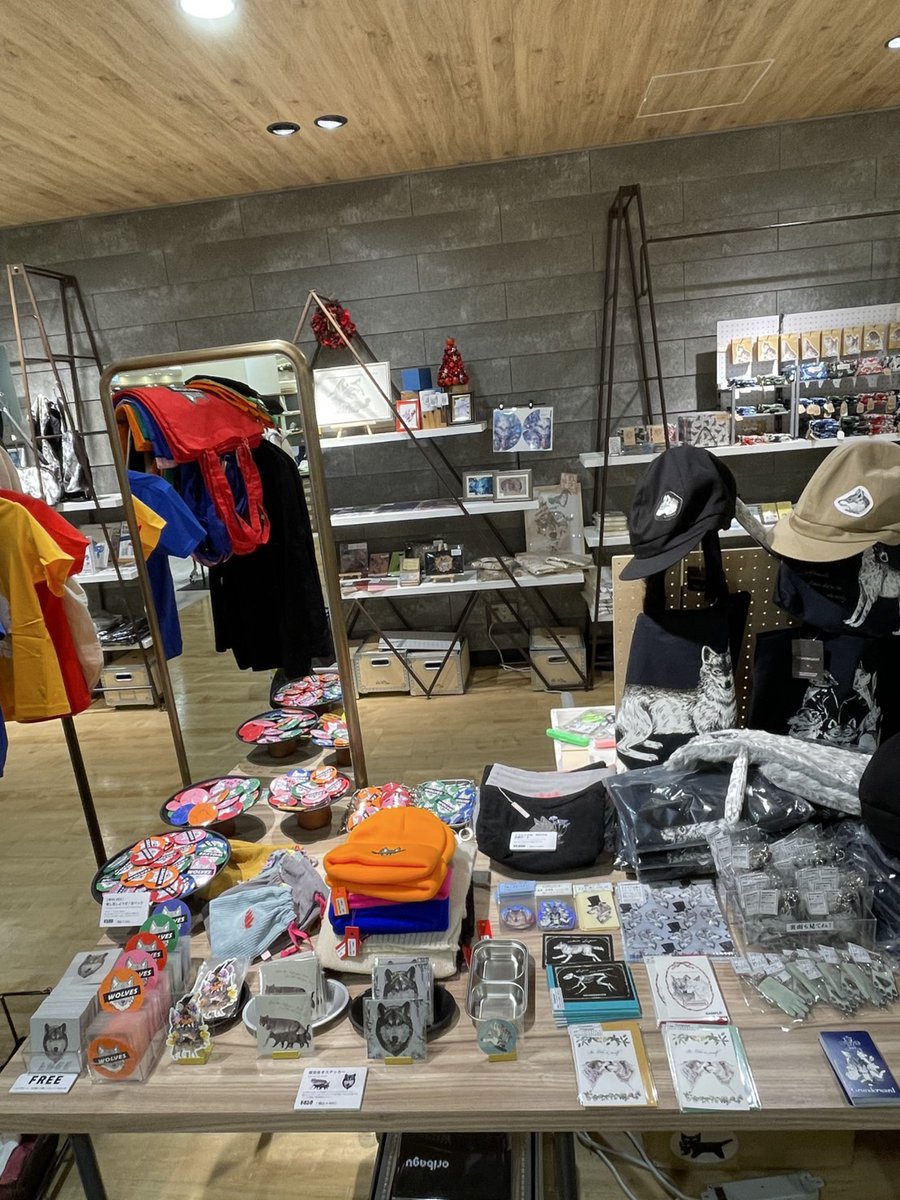 JwolfA's tweet photo. オオカミの森　阪神梅田本店2Ｆ
いろんなオオカミに会いに来てください！
混雑が予想されますので早めのご来場をお勧めします https://t.co/Oq0VcgNeHQ