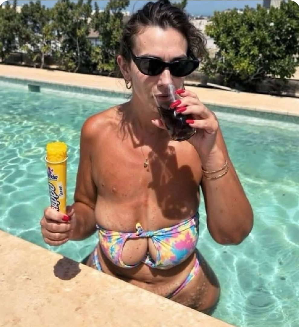 .<a href="/TABGARIBALDI/">TABERNA GARIBALDI</a> tenéis trabajo para Linda Miranda? Os llenaría la taberna todos, todas y todes las noches.
<a href="/CanalRedNews/">CanalRed | News🔻(R)ᵖᵃʳᵒᵈⁱᵃ</a> <a href="/IzaskunGoroliak/">Izaskun Goroliak 🏳️‍🌈🏳️‍⚧️ᵖᵃʳᵒᵈⁱᵃ</a>