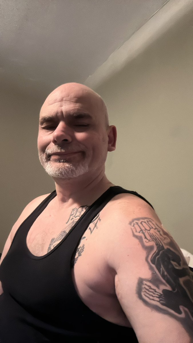 Carr8472's tweet photo. Hi, my name is Pete and I’m 53 years old and I’m from Milwaukee Wisconsin. I’m looking for service relationship. I’m very loyal and faithful and very open and honest and romantic. https://t.co/2IInd0UdJU