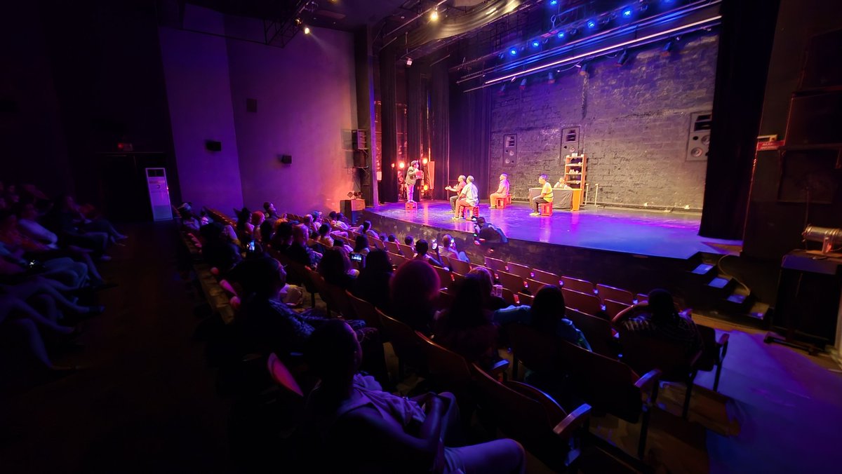MoroccoInGUINEA's tweet photo. À l'occasion de la 2ème édition de la "Nuit du Cirque", dont le #Maroc est l'invité d'honneur cette année, la compagnie marocaine #Colokolo a ébloui le public en #Guinée avec son spectacle "Qahwa Ness Ness".
Un show artistique magnifique qui a suscité une ovation bien méritée. https://t.co/UvWq28qf8C