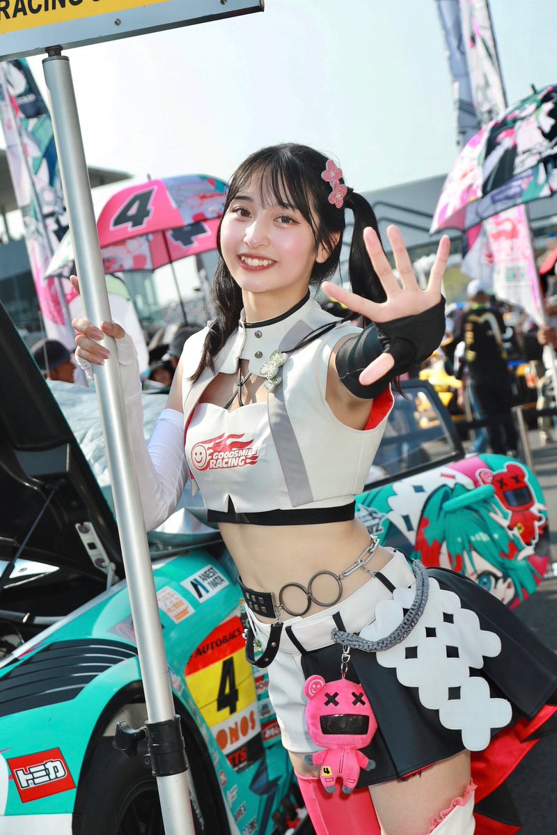 eyes_asanokira's tweet image. おはきら( ˶˙ᵕ˙˶ )☀️

この度朝野姫羅は #レースアンバサダー を卒業します🌸

2年間いっぱい愛してくれて有難う！
こんなに大きくなりました！！！

眼帯写真みんな上げてて面白い🤣
私は（み）さんに貰ったちょい怖写真で対抗します📸
 #レースクイーン  #fightgsr  #SUPERGT