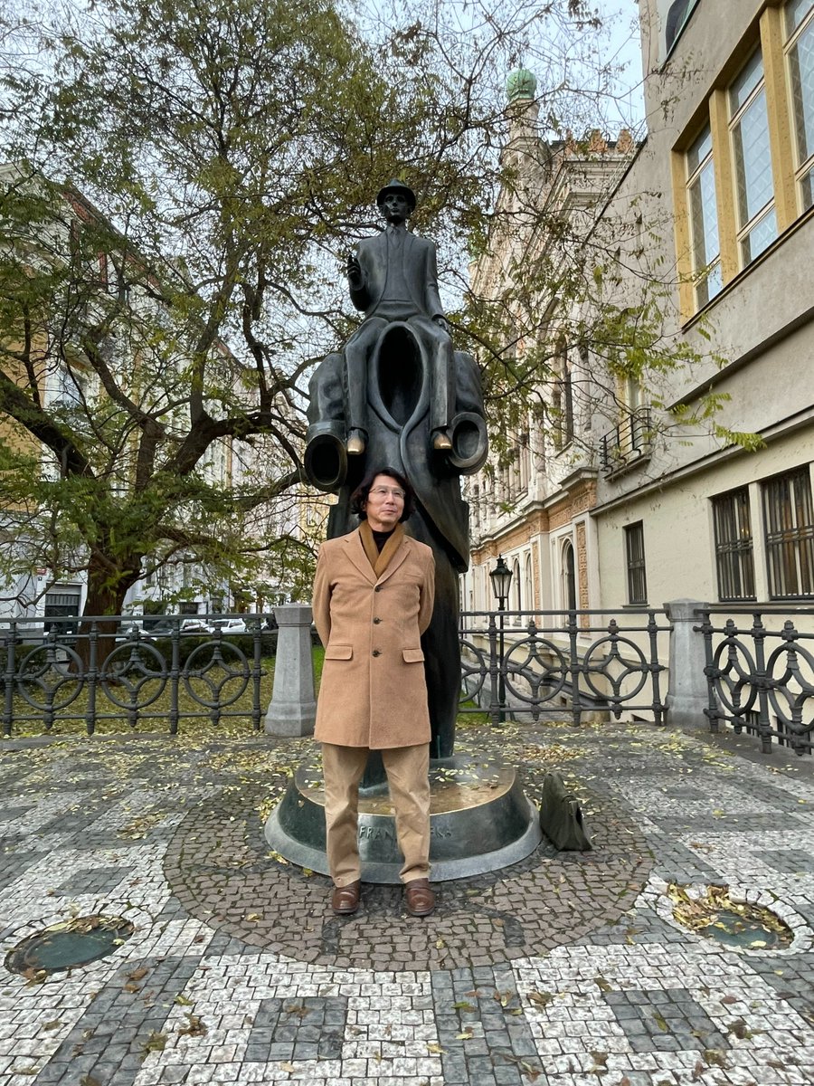 t_echizen's tweet image. カフカ像（59章）
性交機械博物館（2章）
旧新シナゴーグ（9章、ゴーレムの生まれた場所）
共産主義の犠牲者たち（127章）

#PR #プラハ #チェコへ行こう​ #cityofsecrets