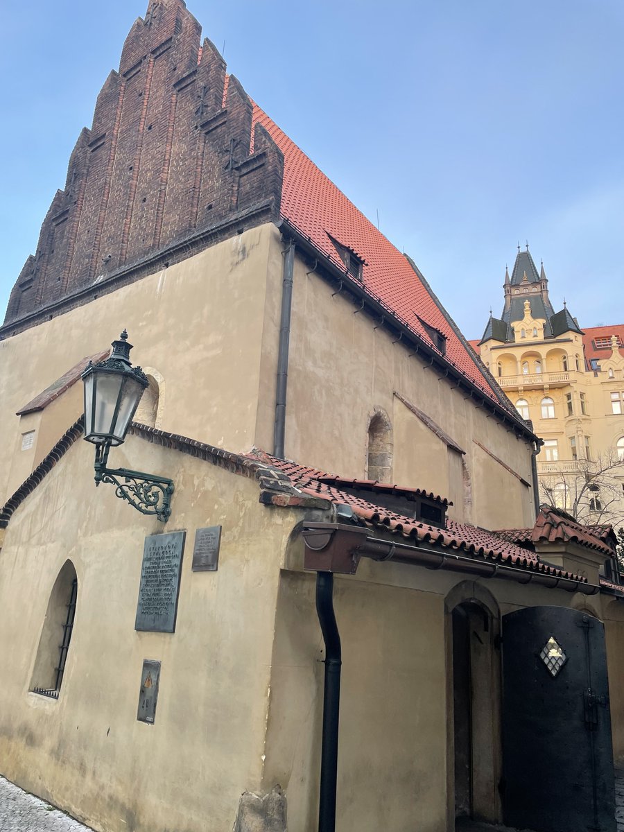 t_echizen's tweet image. カフカ像（59章）
性交機械博物館（2章）
旧新シナゴーグ（9章、ゴーレムの生まれた場所）
共産主義の犠牲者たち（127章）

#PR #プラハ #チェコへ行こう​ #cityofsecrets