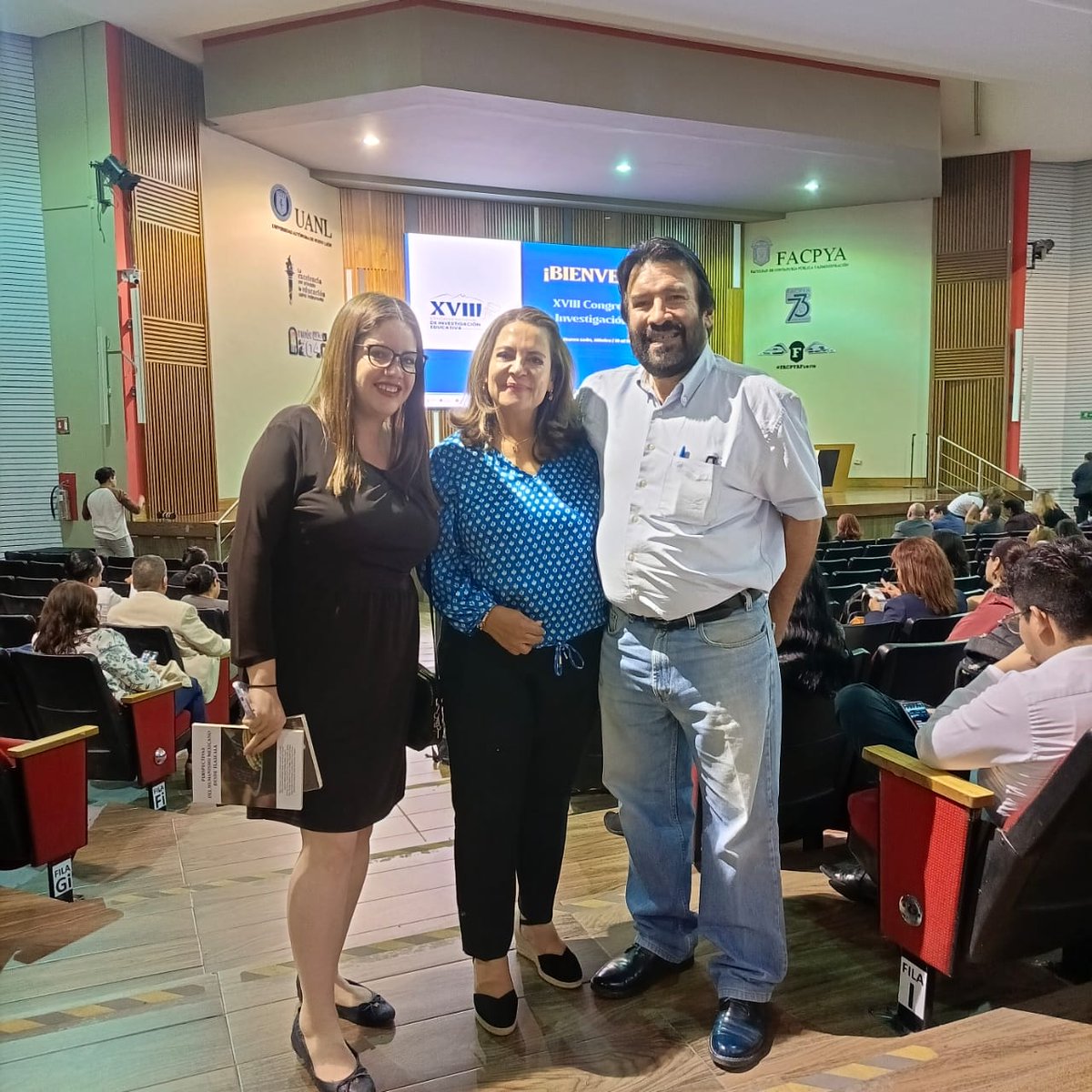 ISIDM1's tweet photo. Todo un éxito en la presentación de los trabajos de los académicos,  alumnos de la maestría y del doctorado, así como las Gestiones de Innovación Administrativa de la Dirección de la Institución encabezadas por el Dr. César Santoyo Muñoz, https://t.co/OkZMSpc6Sx