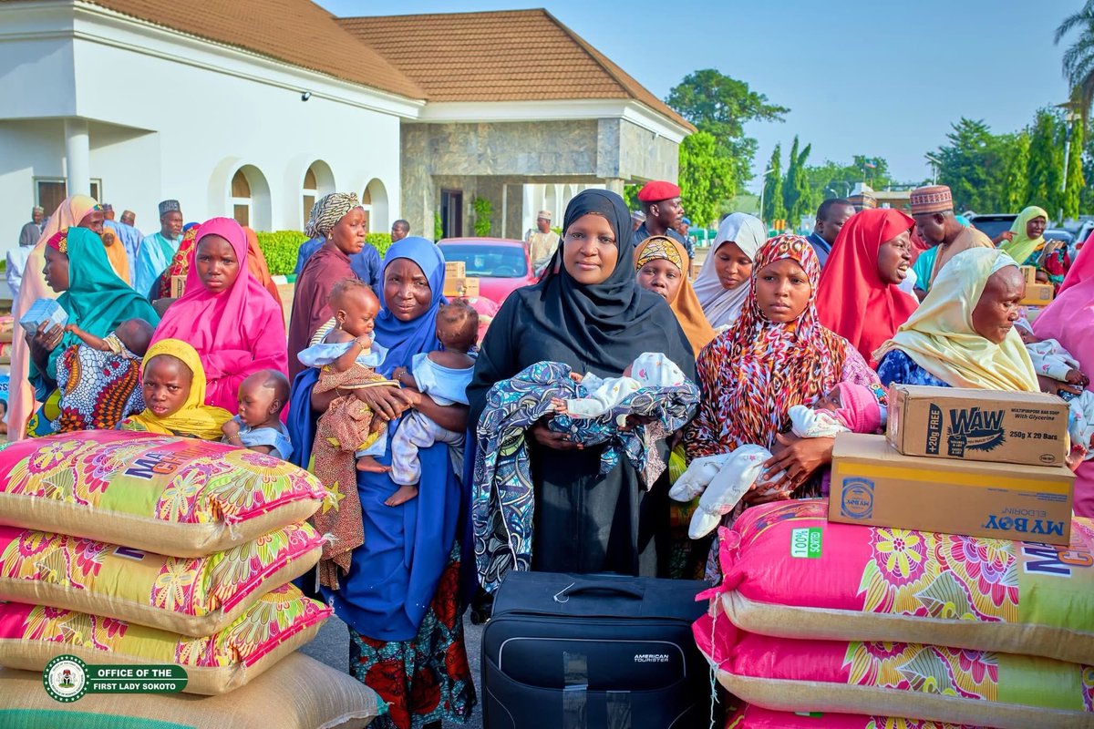 AAfatima_'s tweet photo. With gratitude to Allah, we launched the Maternal Welfare Support Scheme for mothers of triplets across Sokoto State yesterday.

This initiative builds upon a solid foundation. Earlier this year, we successfully extended this same gesture to families in the local governments of Yabo, Binji, Silame, Wurno, and Goronyo.

While the birth of triplets is a celebrated blessing, it also brings unique challenges. This program is our administration's direct response. 

With yesterday's event, we have now provided comprehensive support to 26 families ;  from across the 23 Local Government Areas. Each care package included 3 bags of rice, 2 bags of millet, 30 sets of clothing to the babies, diapers, baby milk, and 1 million Naira.

Aligned with the present administration's commitment to family welfare, this program delivers targeted nutritional and material support. Its goals are clear: to ease the burdens on mothers, safeguard early childhood development, and ensure every child in Sokoto State has a fair start in life.

This is an ongoing commitment. By empowering our mothers, we are investing in a stronger, healthier future for our entire state- FAA
