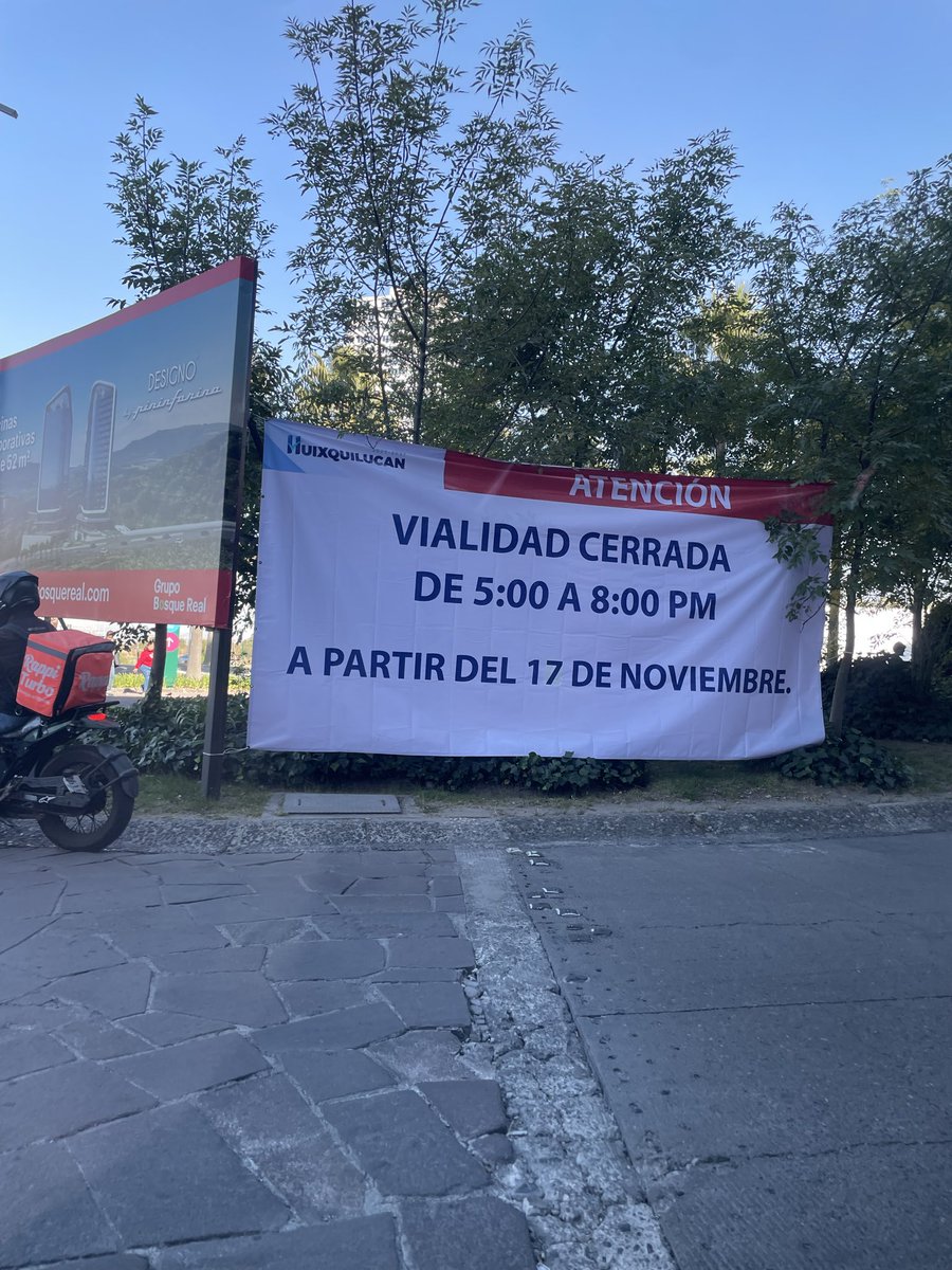 CommerceTivo's tweet photo. @delfinagomeza @SICTmx en @HuixquiGob para privilegiar a bosque real, discriminan a la demás población y restringen el paso de una avenida principal y entrada a carretera federal. Gobernadora Esto no puede pasar. @Javier_Alatorre https://t.co/IuZtwh3TzH