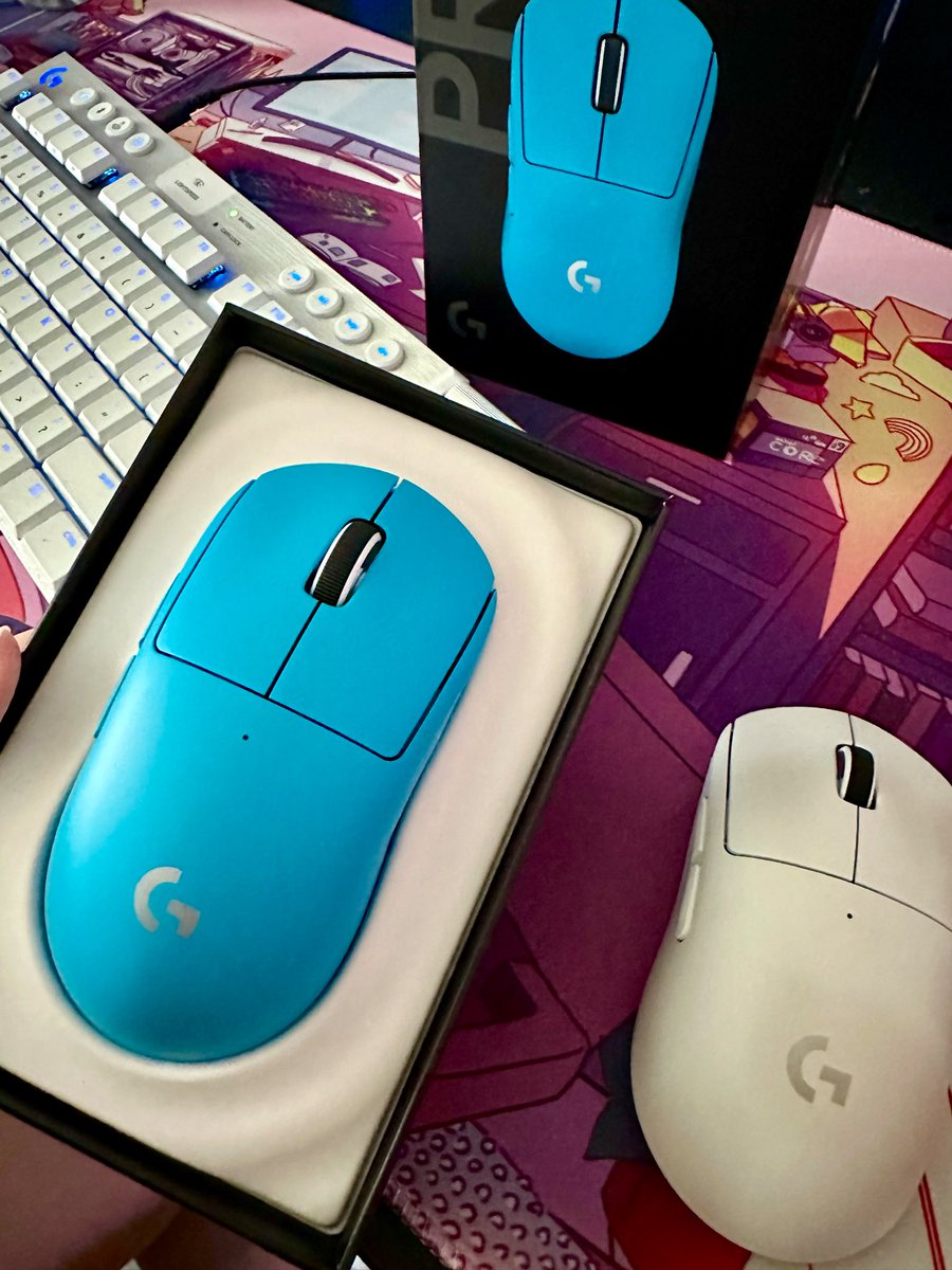GlitterXplosion's tweet image. What a freaking treat to come home to between events 😍💙🦋🐬🦕🐳

I think this calls for a setup overhaul when I next return 👀 

#LogitechGPartner #PROX2Cyan @LogitechG