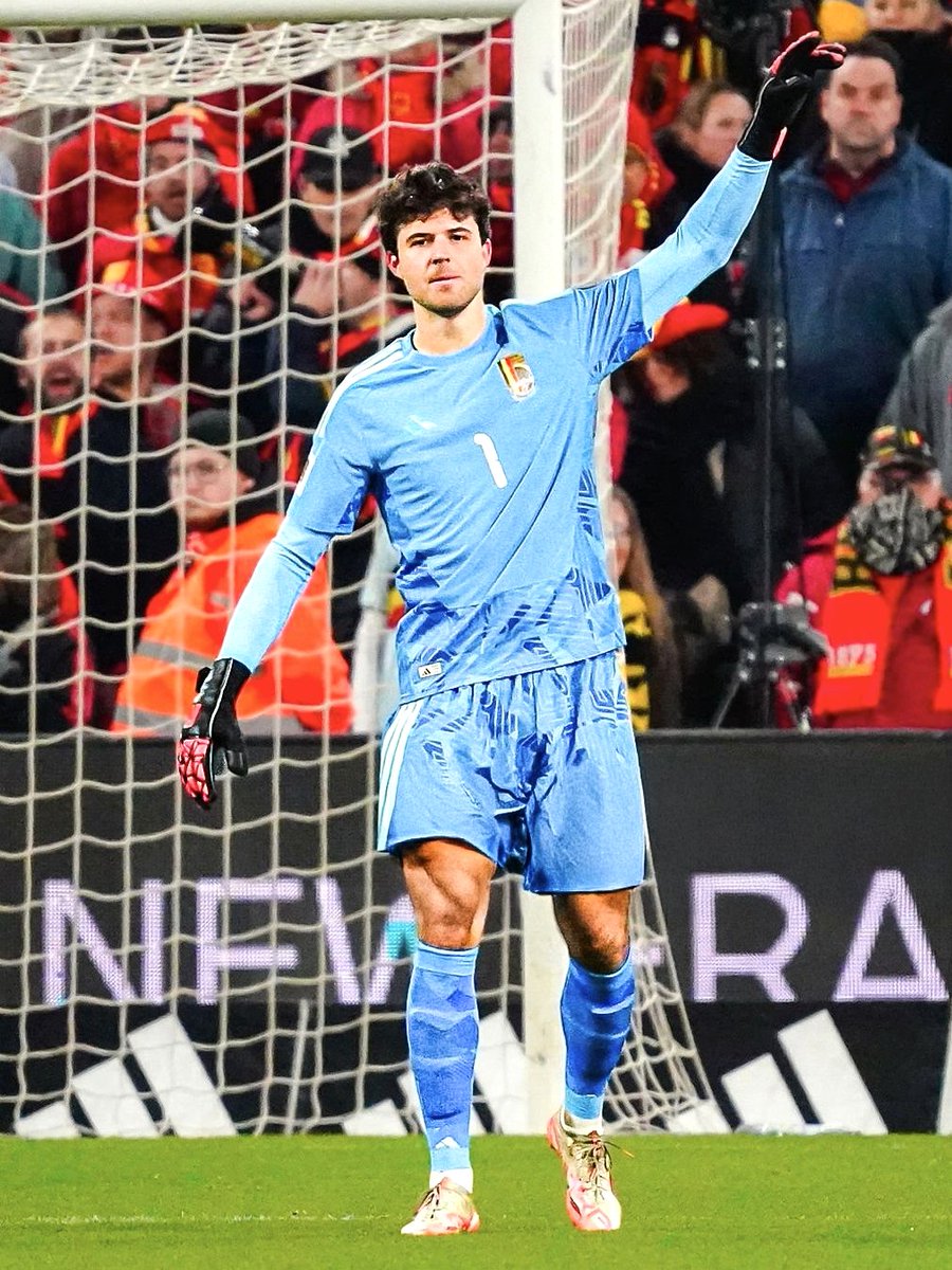 manutdf2's tweet image. This man has literally changed our lives. 
Clean sheet on his belgium debut aswell

#MUFC #lammens