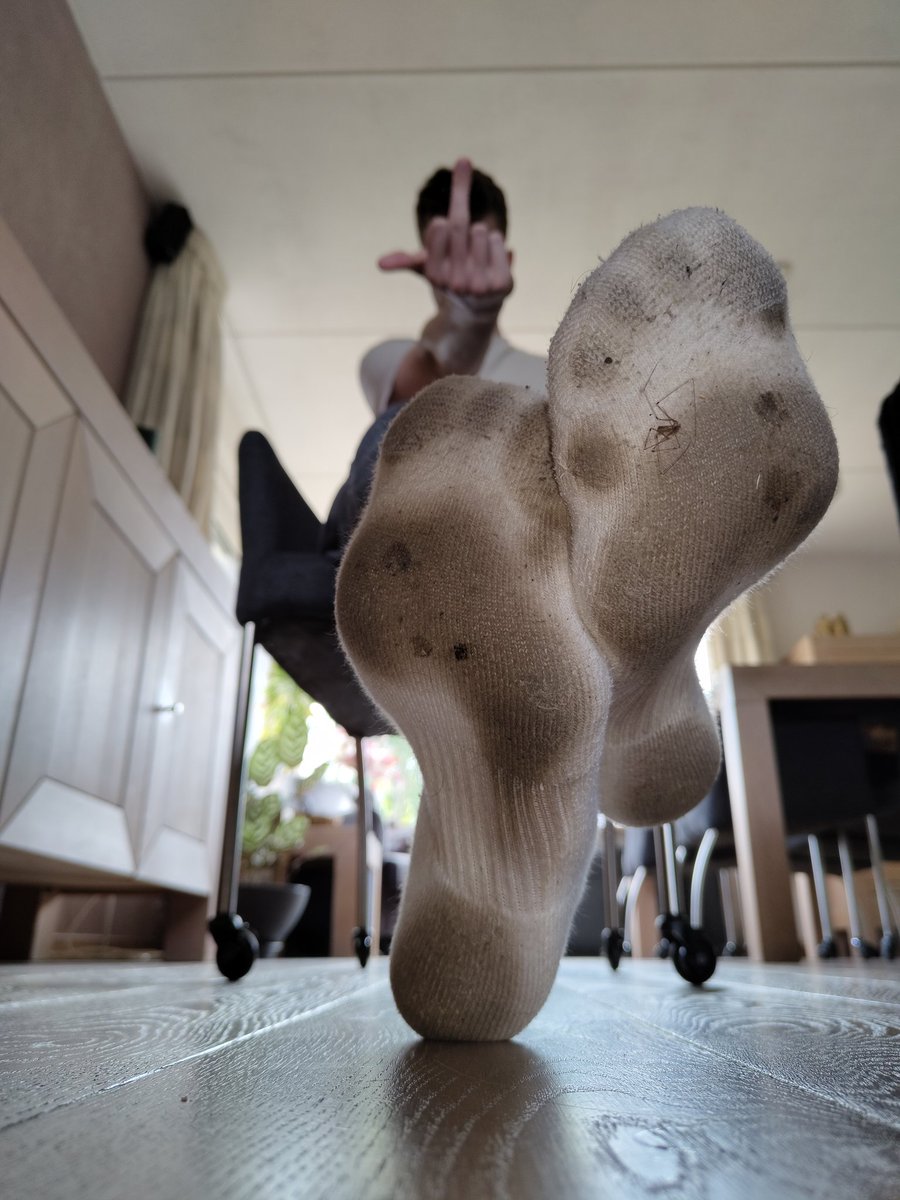 MasterHati_'s tweet image. You only have to sacrifice your psychological and financial wellbeing for a chance to worship my feet 🙄
I&apos;m literally being generous loser 😒
Now bark and send me your credit card info 😋