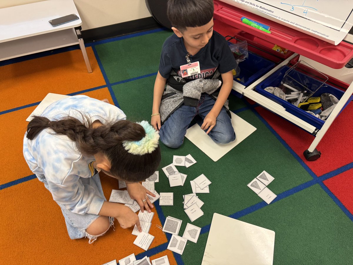 MrsFriendTweets's tweet image. Ms. Bravo’s 2nd graders explored geometry through a powerful bridge lesson, strengthening math knowledge in both Spanish and English! 💡✏️ Love seeing our students grow as bilingual mathematicians. 🐊 #DualLanguage #PISDMathChat #GardensElementary