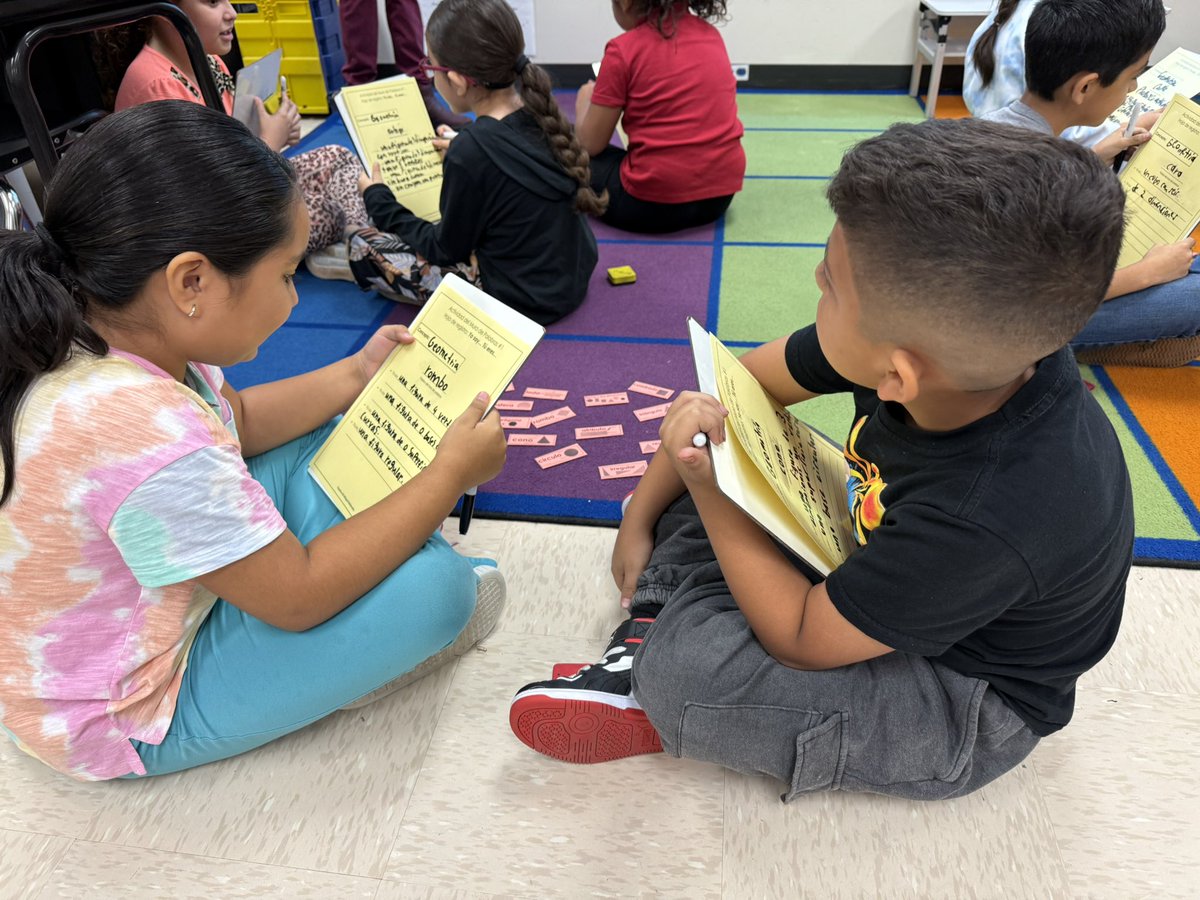 MrsFriendTweets's tweet image. Ms. Bravo’s 2nd graders explored geometry through a powerful bridge lesson, strengthening math knowledge in both Spanish and English! 💡✏️ Love seeing our students grow as bilingual mathematicians. 🐊 #DualLanguage #PISDMathChat #GardensElementary