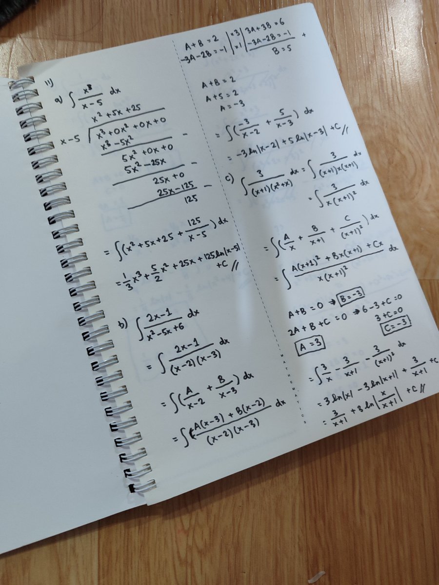 *Anak bujang, kelas 1 SD, liat catatan bapaknya"

"Bapak, 수학 노트 (catatan matematika) itu apa?"
"Buku catatan matematika Bapak."

*Buka-buka*

"Tapi kan 수학 (matematika) angka semua, gak ada hurufnya."
"..." 😂

Belum menghadapi kenyataan hidup.