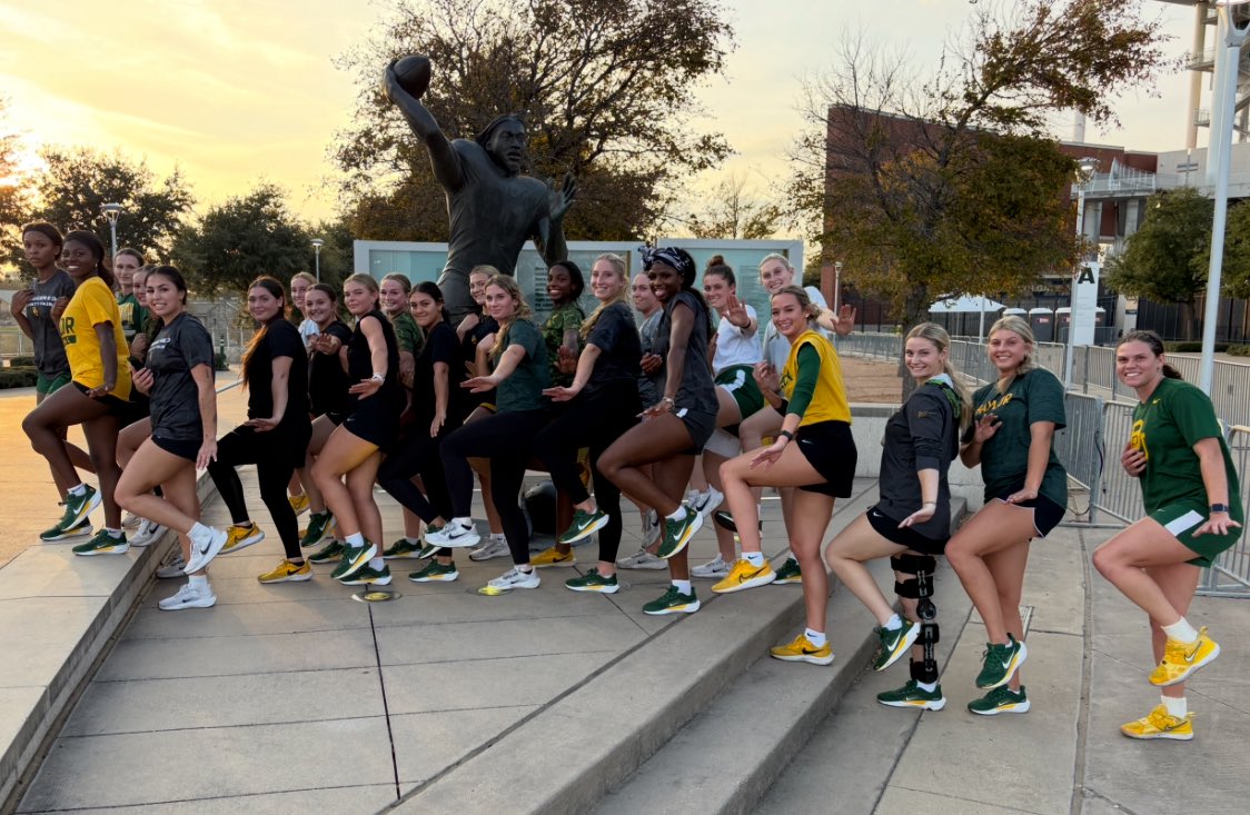 Got in our RGIII fun run today!  
#fallconditioning #Sicem <a href="/BaylorSoftball/">Baylor Softball</a> 
<a href="/RGIII/">Robert Griffin III</a> 💚💛🐻🐻