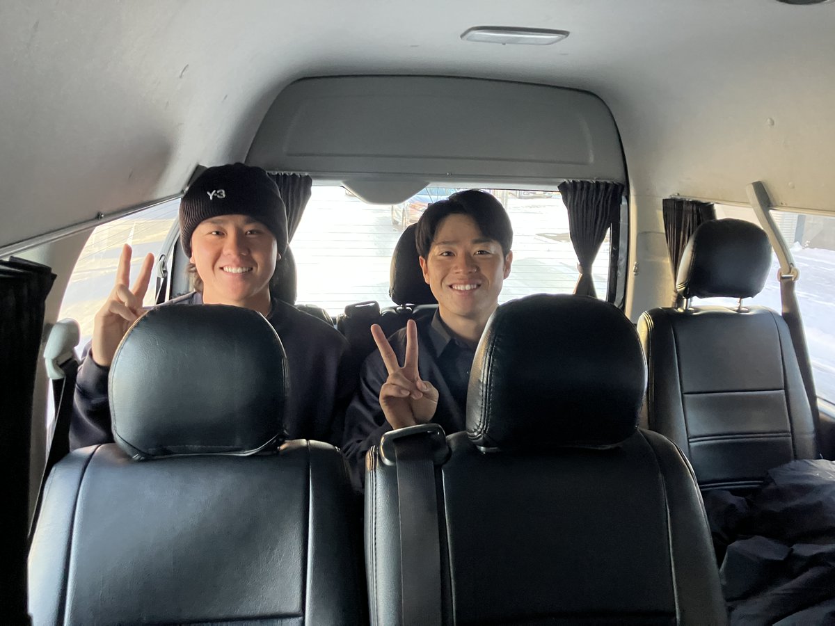 FightersPR's tweet photo. #北海道応援大使プロジェクト

泊小学校、神恵内小学校へ行ってきまーす‼️

#泊村 #神恵内村
#畔柳亨丞
#梅林優貴

#lovefighters https://t.co/xbN7Mvqgj3