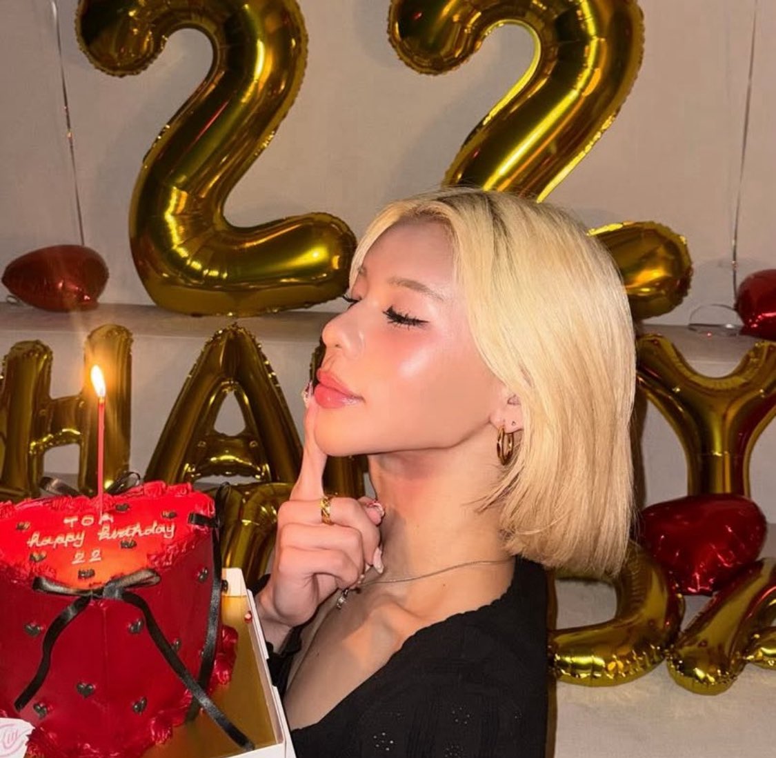 mudananiku_'s tweet image. とうあのフェイスラインってがーち綺麗じゃない？
真似して同じやり方でこの2つ使い続けてたら
一生二重アゴデブだったのに輪郭爆誕したし、
お肌もモッチュリンになったから、これ真似して‼️