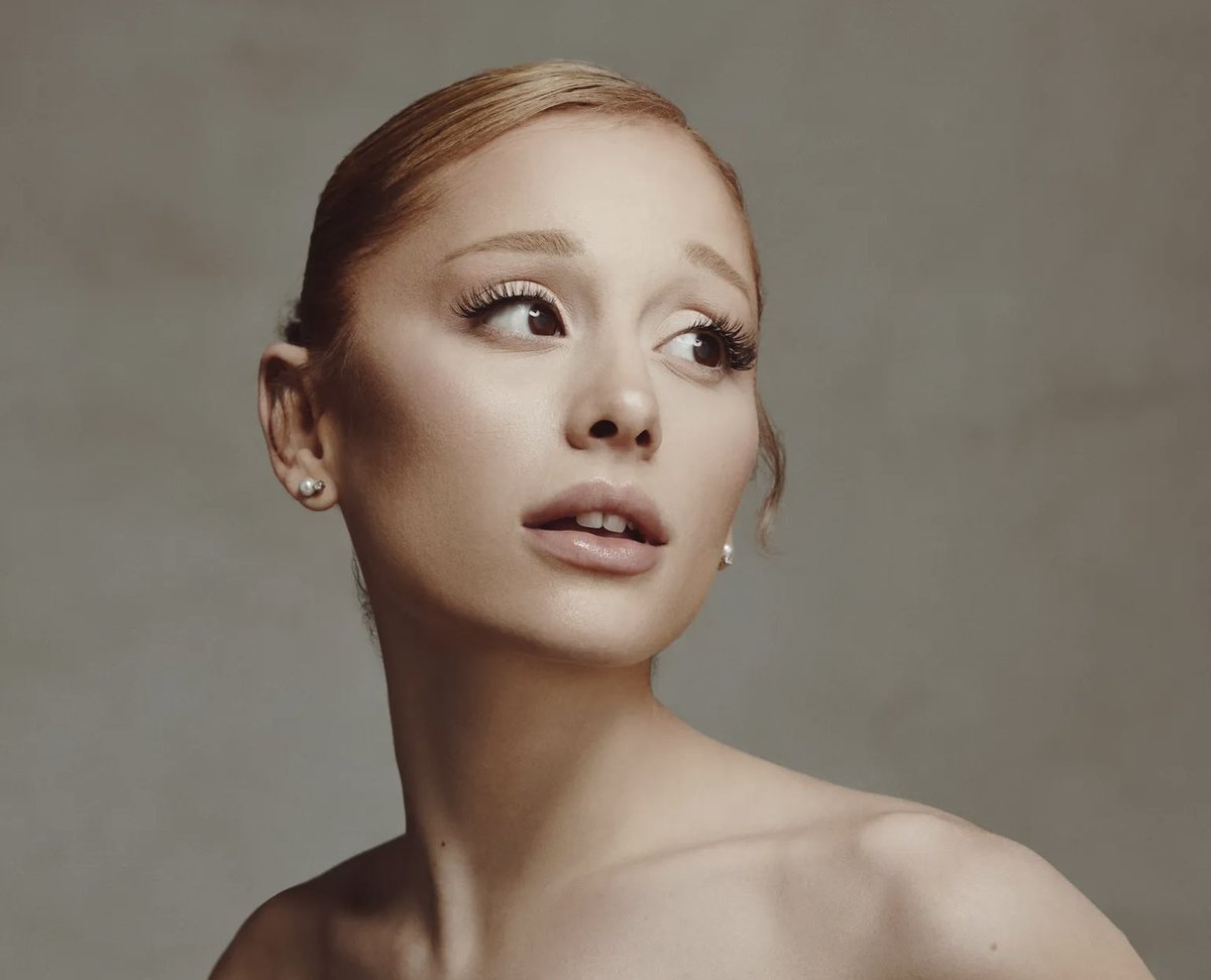 TheePopCore's tweet image. Ariana Grande will sing “APT.” by ROSÉ &amp;amp; Bruno Mars tonight on ‘The Tonight Show starring Jimmy Fallon’.