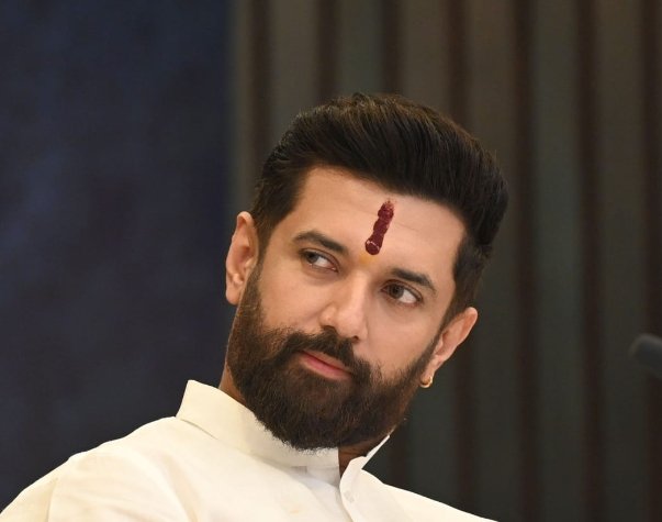 Voiceofpavan's tweet image. भाजपा की स्थापना सन 1980 में हुई।

अपनी स्थापना से लेकर अब तक भाजपा ने  अनुसूचित जाति वर्ग के किसी व्यक्ति को किसी राज्य का मुख्यमंत्री नहीं बनाया।

लोजपा अध्यक्षा श्री चिराग पासवान के लोकसभा में 5 सांसद हैं और बिहार विधानसभा 2025 में 19 विधायक हैं।

लोजपा,केन्द्र की सरकार में…