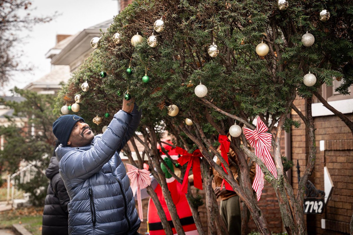 BlockClubCHI's tweet image. My Block, My Hood, My City is preparing to decorate MLK Drive for the holidays — and needs your help. blockclubchi.co/4rbPE0U