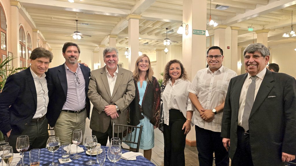 Cena empresarial con <a href="/nuriavilanova/">Núria Vilanova Giralt</a>, presidenta del <a href="/CEAPIconsejo/">CEAPI</a>.

#Guayaquil #Ecuador
C.c.: <a href="/ACEUniapac/">ACE-Uniapac</a>