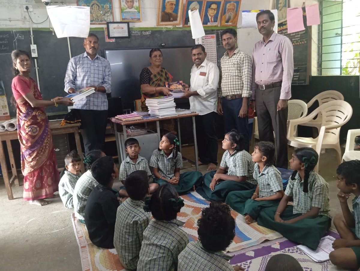 NSSGRT1TVLR's tweet image. GRT COE proudly conducted a meaningful Library Book Donation Programme on 19th November 2025 at the Government Panchayath Union Primary School Methinipuram #LibraryWeek2025 #BookDonationDrive #GRTCollegeOfEducation #ReadingCulture #GRTCOE #EducationForAll #JoyOfReading #tiruttani