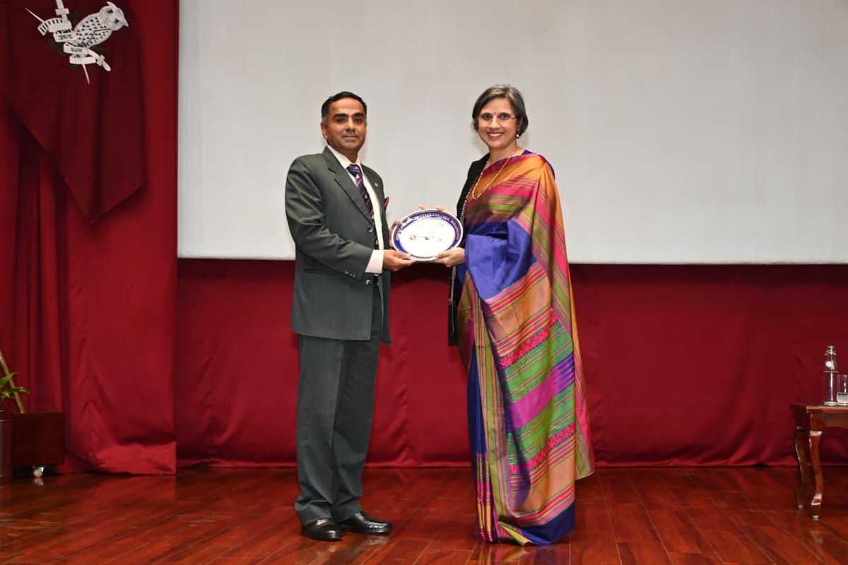 HQ_IDS_India's tweet image. Maya Mirchandani of @AshokaUniv delivered a clear and engaging session at #DSSC_Wellington on #MediaMilitaryRelations. She outlined how narratives have evolved from the Gulf War to #OpSindoor to Ukraine’s live feeds and addressed the ethical challenges of Human Rights reporting.…