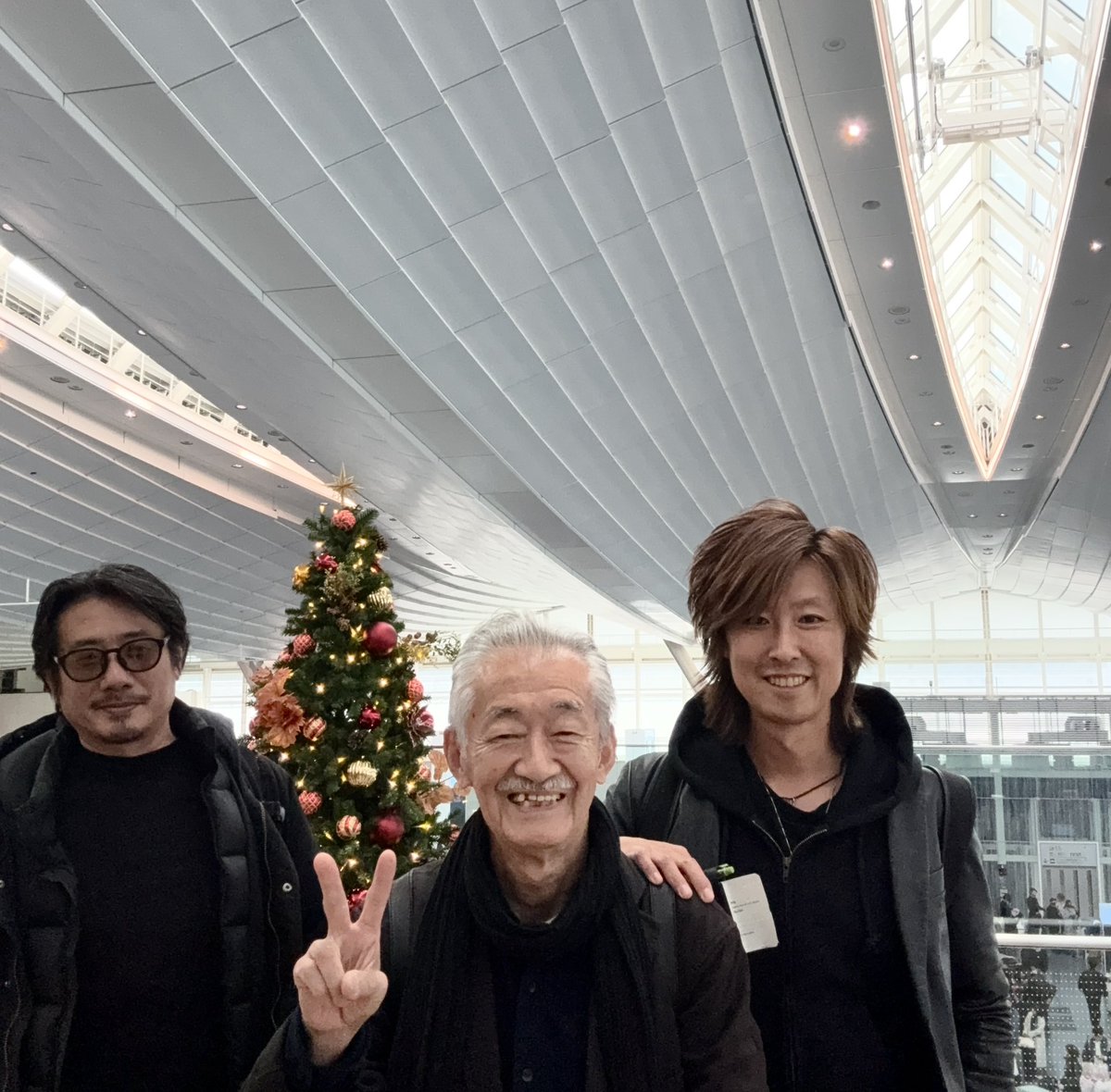 チンさんこと鈴木良雄クインテットのコンサートの為今から北京に向かいます🇨🇳
恵介君と正典さんは深夜便で後ほど合流✈️

11/20 &amp; 11/22中国・北京/ Dusk Dawn Club Beijing instagram.com/ddc_duskdawncl…
鈴木良雄（b）岡崎正典（sax) 中村恵介（tp）ハクエイ・キム（p）本田珠也（ds）