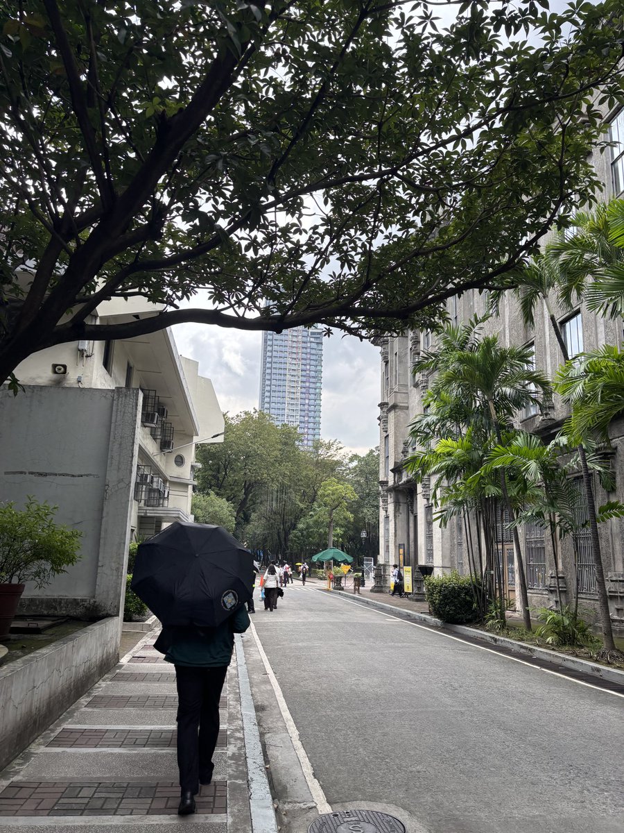 i finally had a day off from work and i went to visit my uni's campus for inspiration of jerue's continuation bc i promised myself ill finish it before the year ends